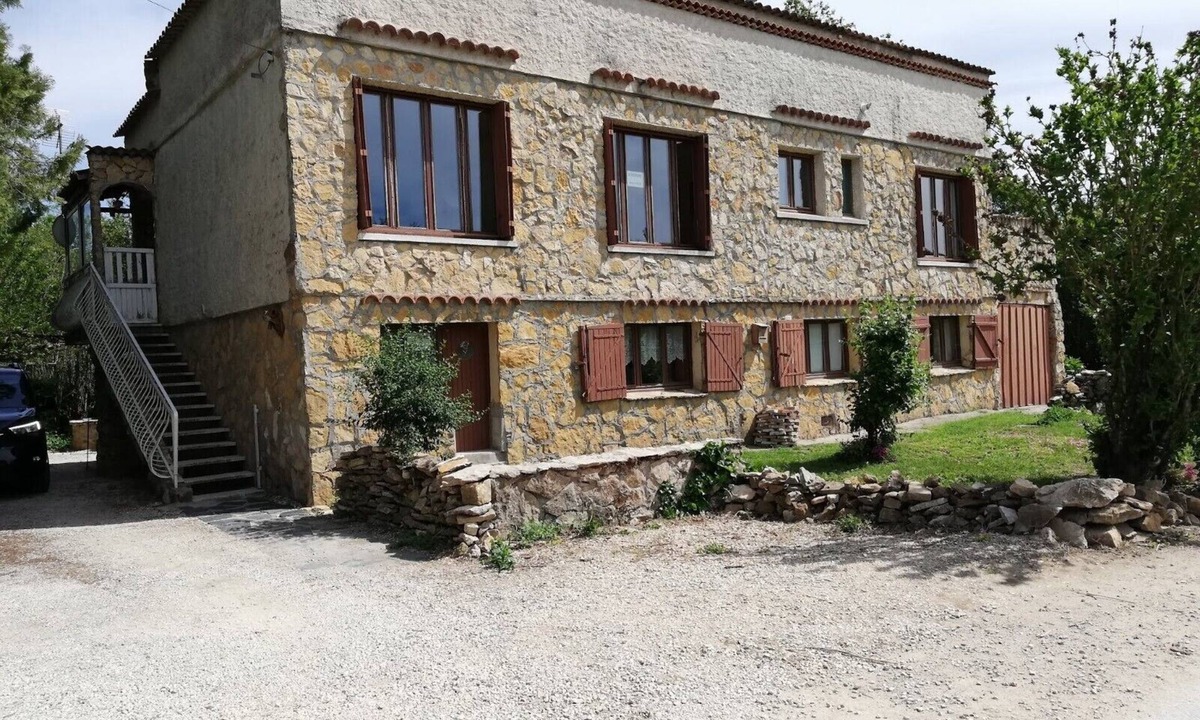 Goudargues House | House Aiguillon
