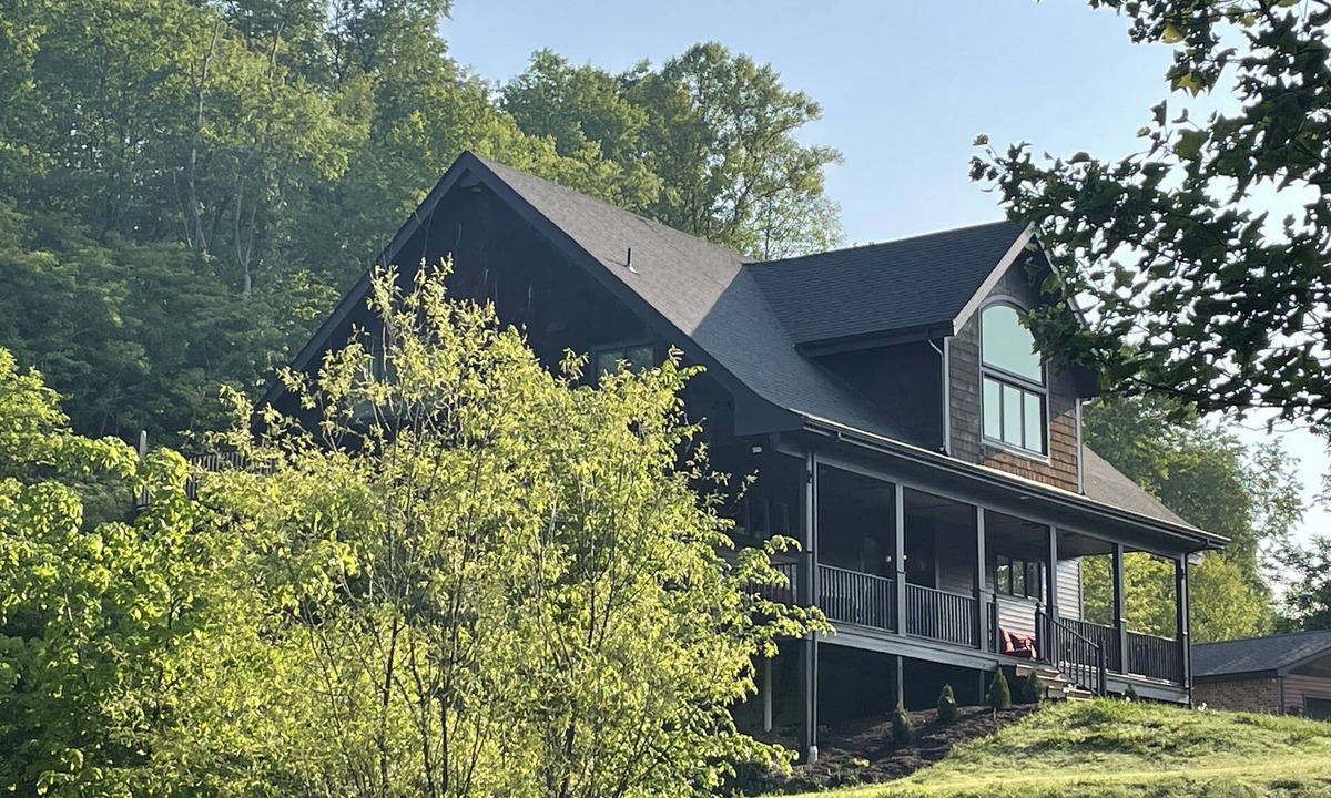 Monaca House | House at Maple Ridge