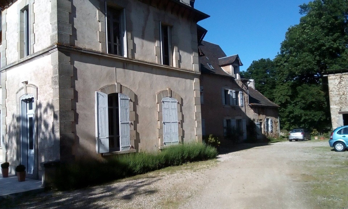 Savignac House | House at the end of a large house
