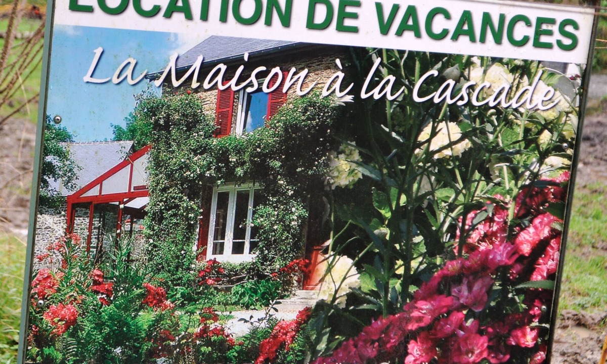 Gratot Cottage | House at the waterfall GRATOT