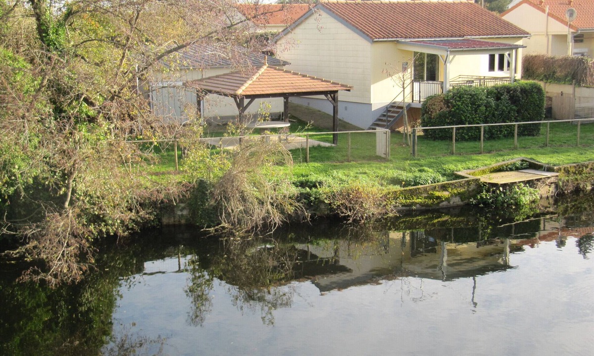 Saint-Martin-de-Sanzay House | house by the river Terrace in front and behind.