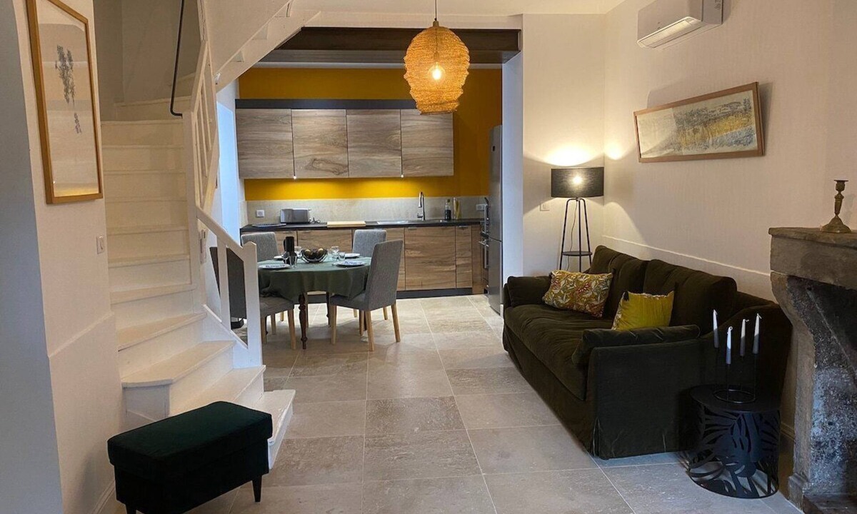Noyers-sur-Serein House | House-Balcony-Private Bathroom