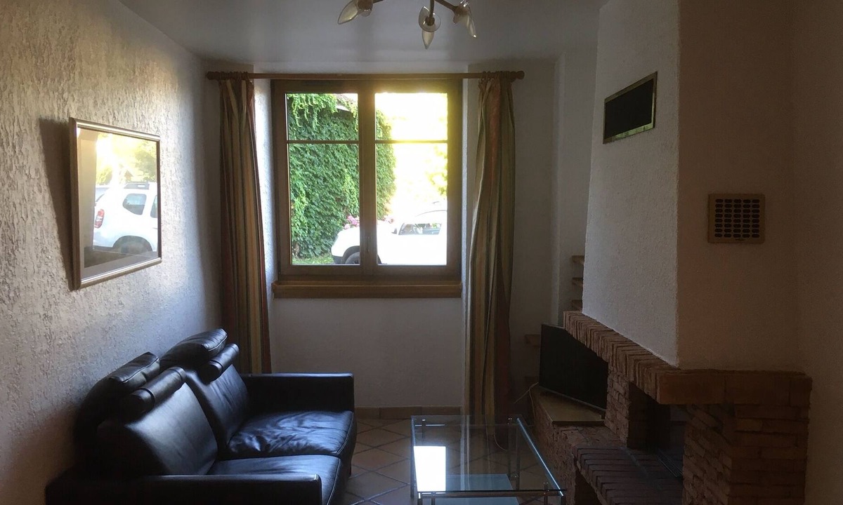 Chilly House | house between countryside and mountains