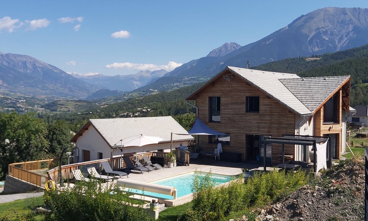 Baratier House | House between Lake and Mountain