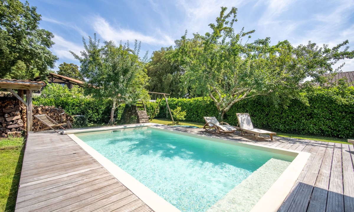 Azur House | House between land and sea