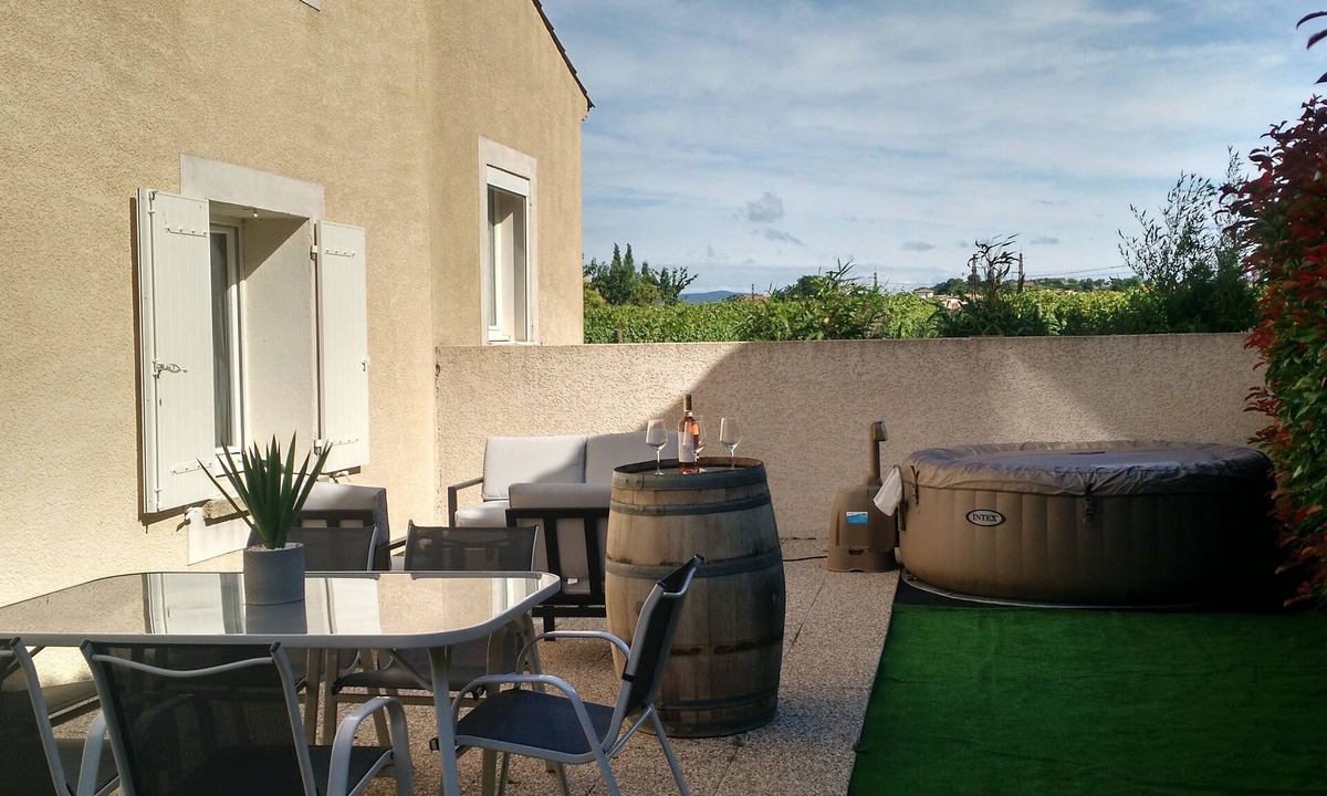 Puissalicon House | house between sea and mountain