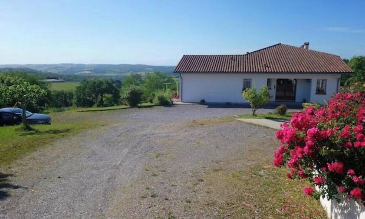 Bardos House | House between sea and mountains.