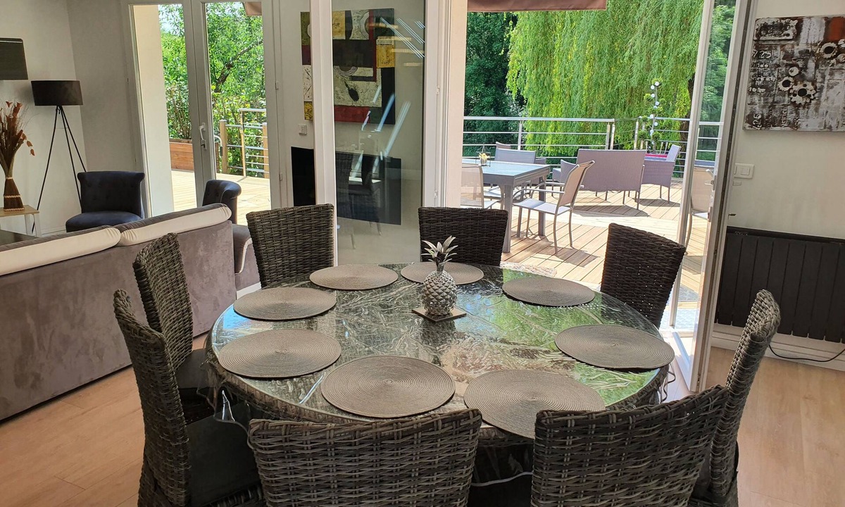 Martin-Eglise House | House by the river with WIFI