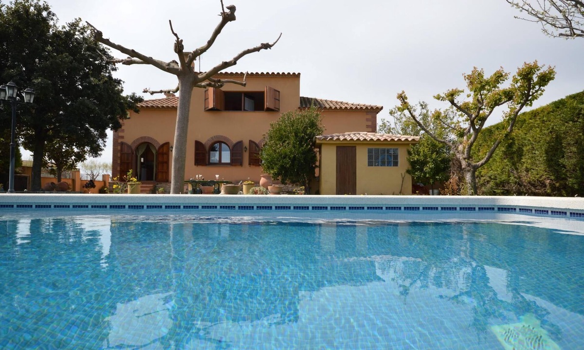 L'Armentera Ski Chalet | House Can Teixido - Wifi, private pool, garden, barbecue, office. Costa Brava