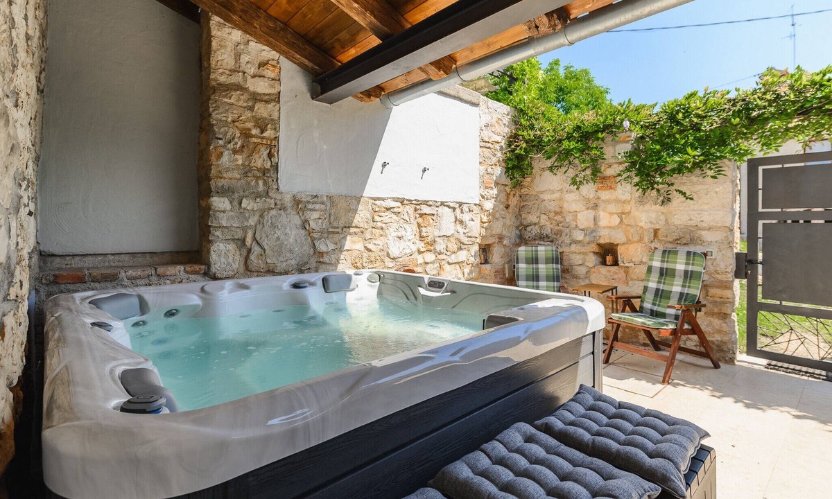 Fuskulin Ski Chalet | House Casa Nini with Jacuzzi in Poreč
