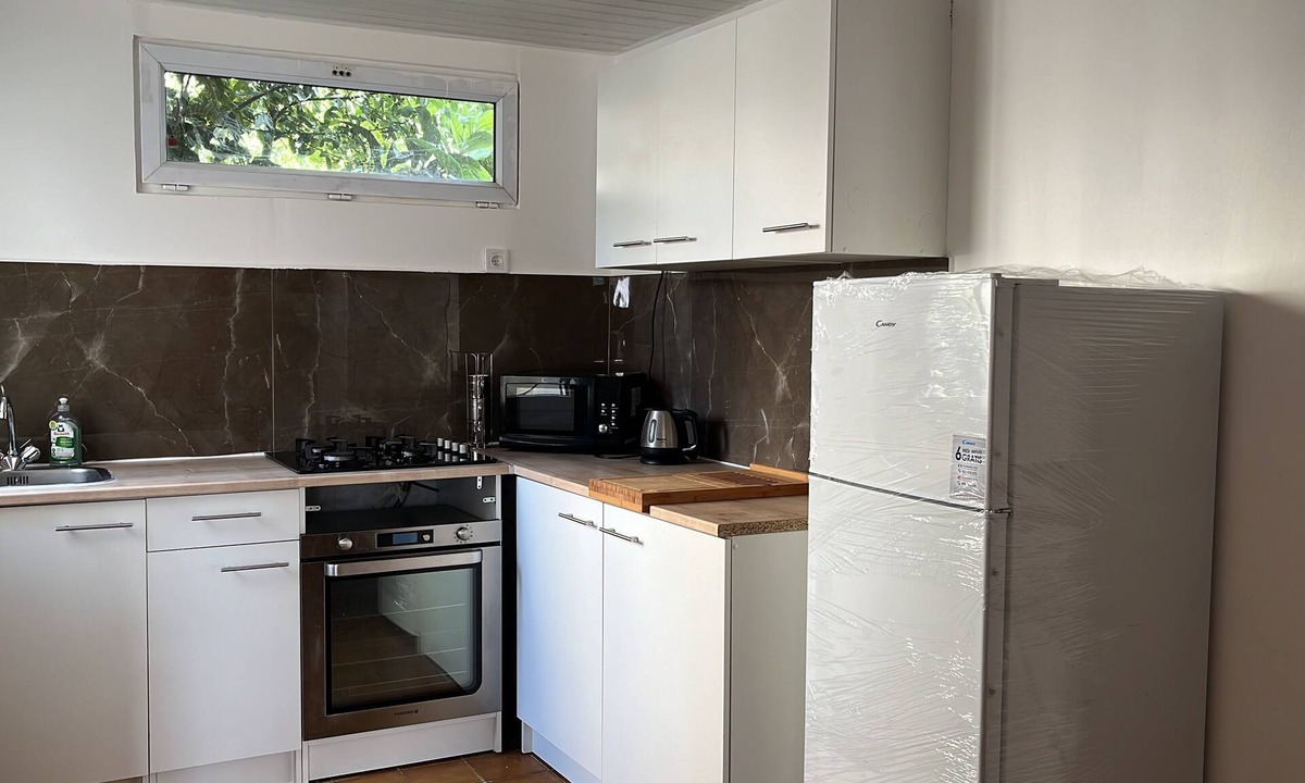 Montmagny House | House close to transport