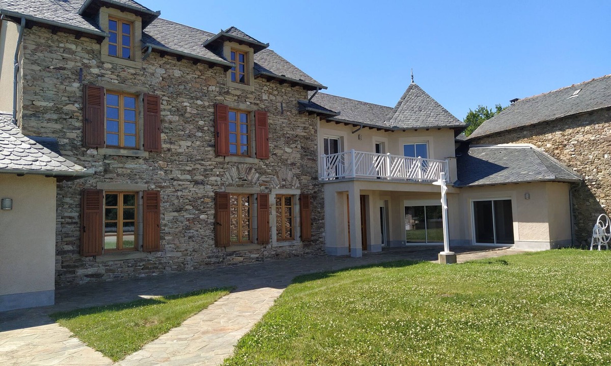 Ledergues House | House combining old and new in Aveyron