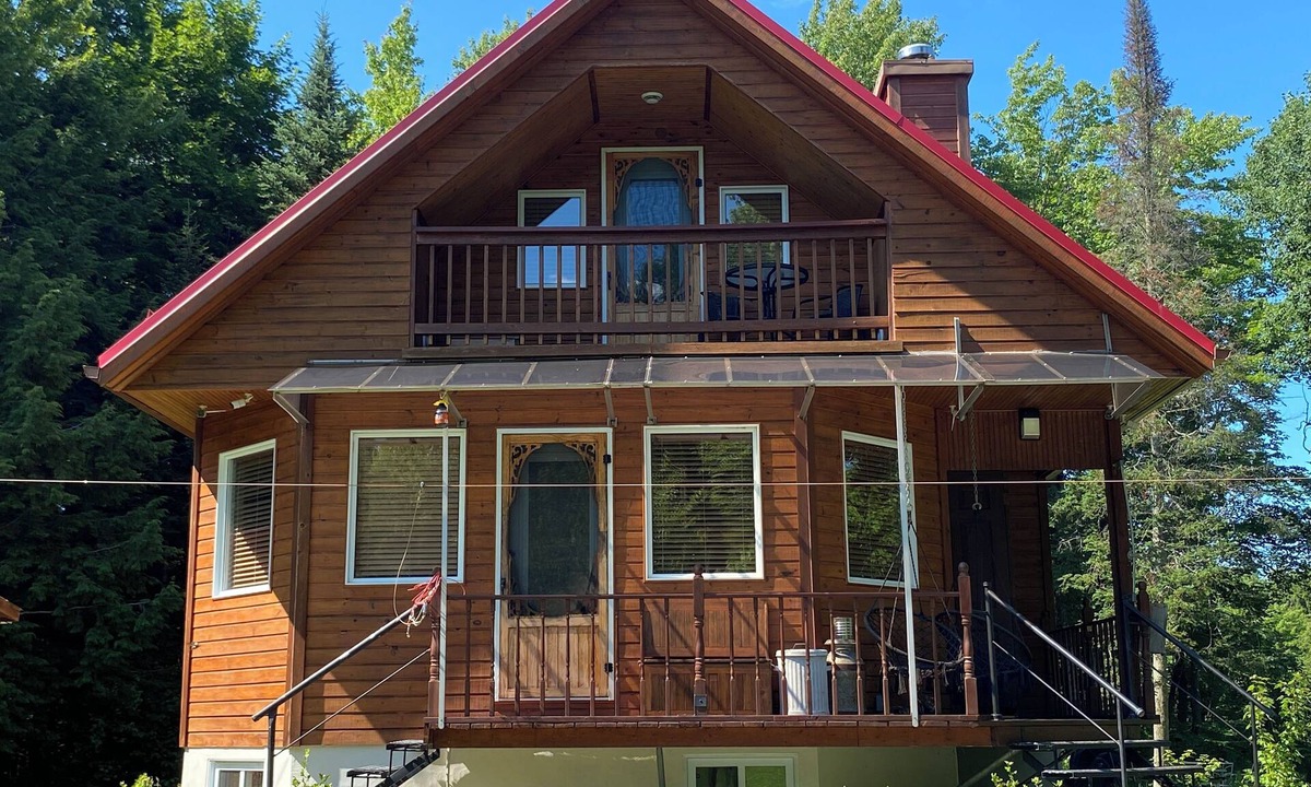 Saint-Lucien Ski Chalet | House/cottage on the edge of the forest