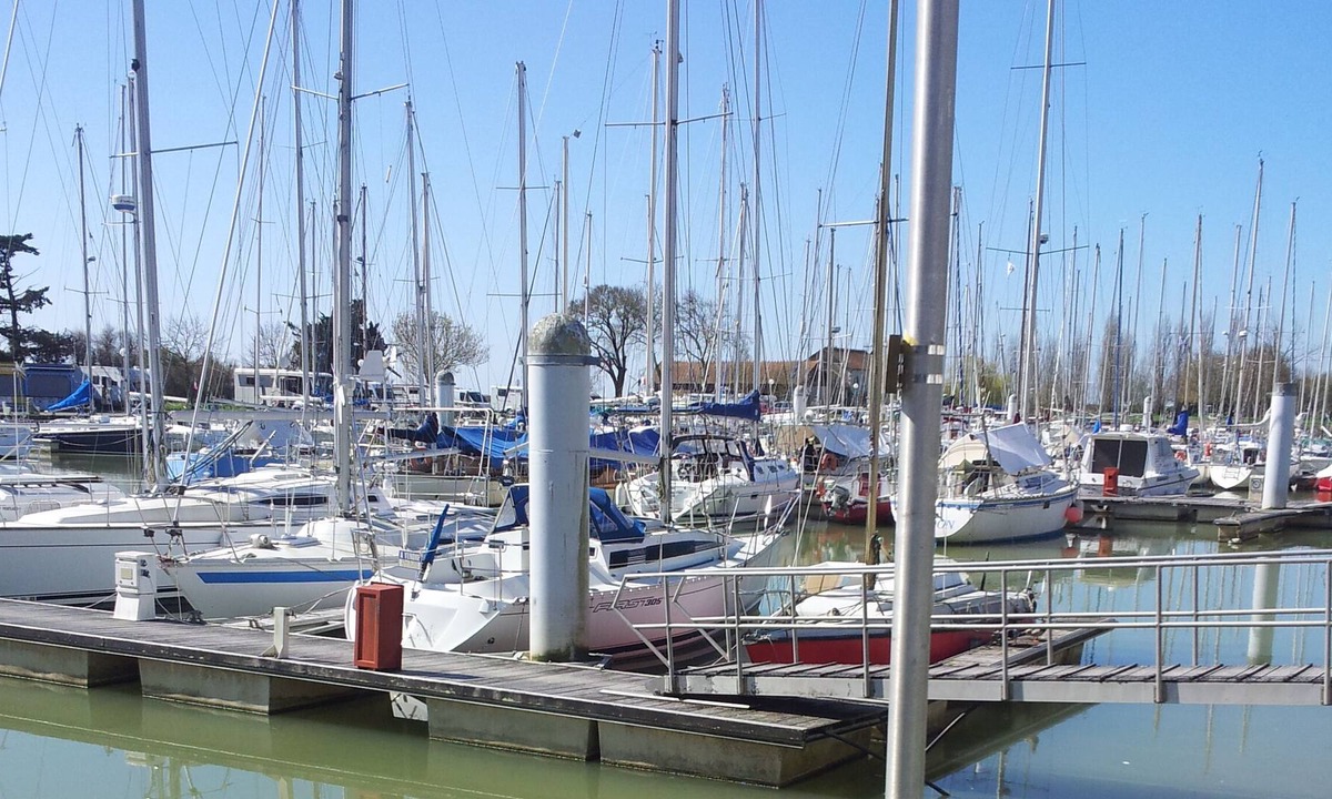 Mortagne-sur-Gironde House | HOUSE COZY 150 meters from the port, near the seaside resort of Royan.