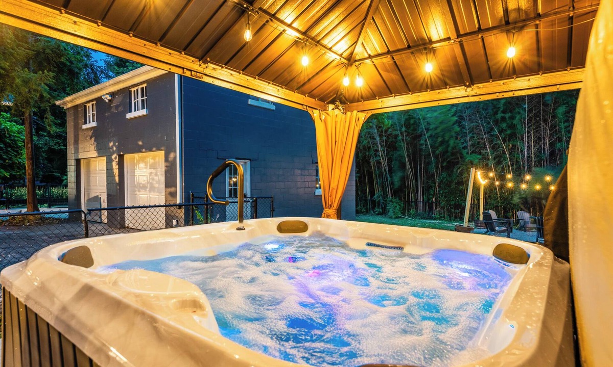 Shelbyville House | House Downtown with Hot Tub Fire Pit and Speakeasy