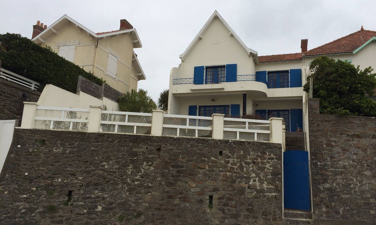 La Rogere House | HOUSE FOR 10 PEOPLE THE FEET IN THE SAND