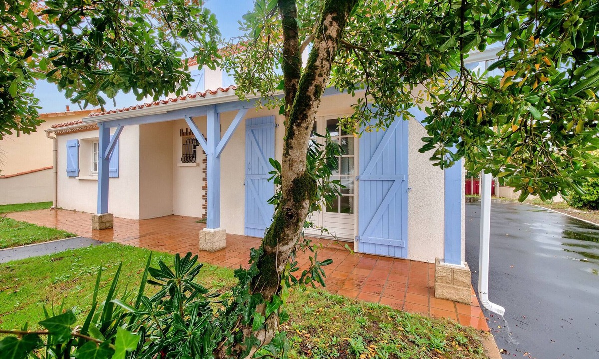 Avrille House | House for 10 with a pool