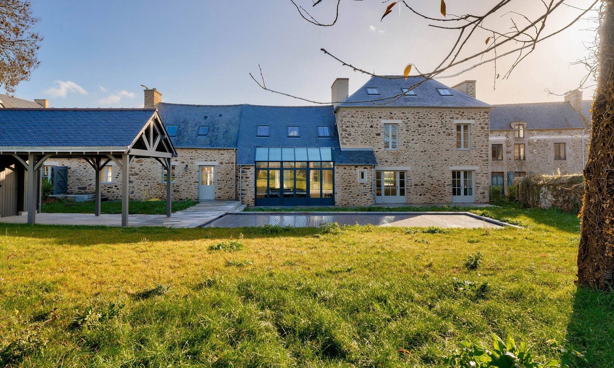 Tremereuc House | House for 12 with large garden and swimming pool