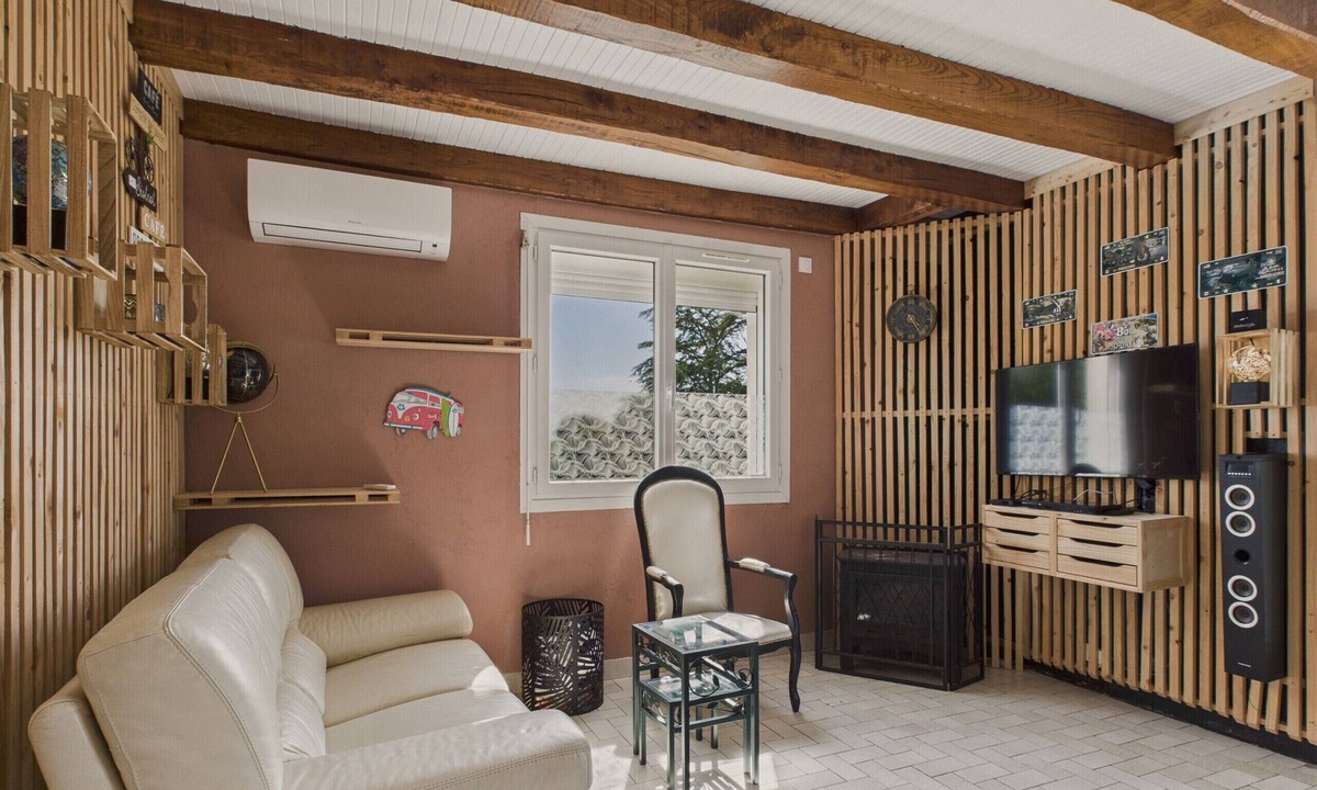 Le Bernard Ski Chalet | House for 2 adults and 2 children with garden