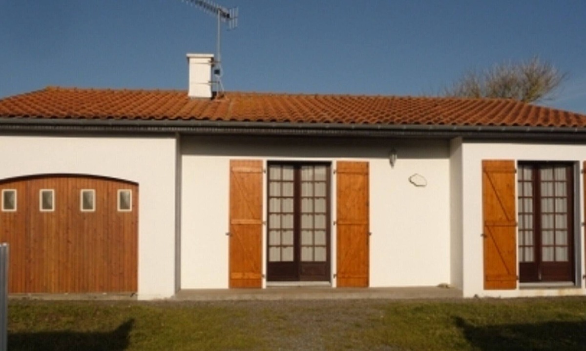 La Faute-sur-Mer House | House for 4 near beach, pets allowed