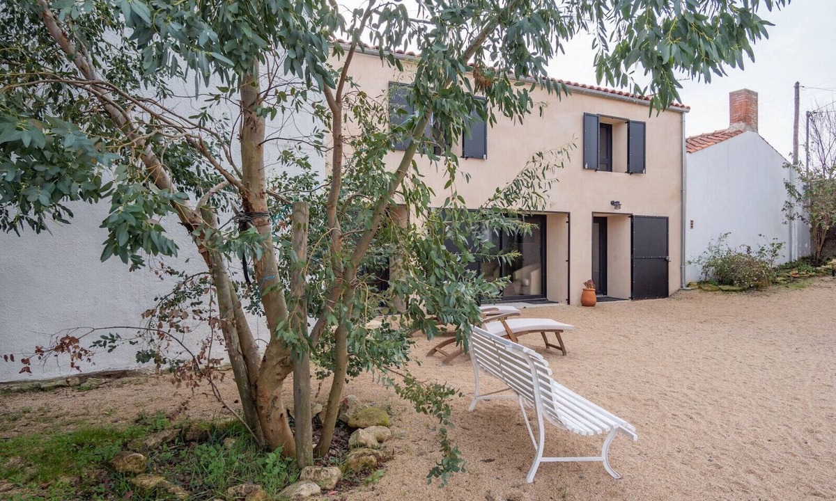 Jard-sur-Mer House | House for 6 - Garden - 950m from beach