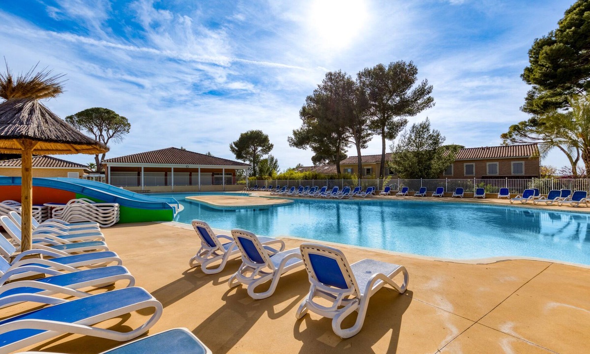 Calvisson House | House for 6 Guests – Residence with 2 Pools, Wi-Fi, and Air Conditioning