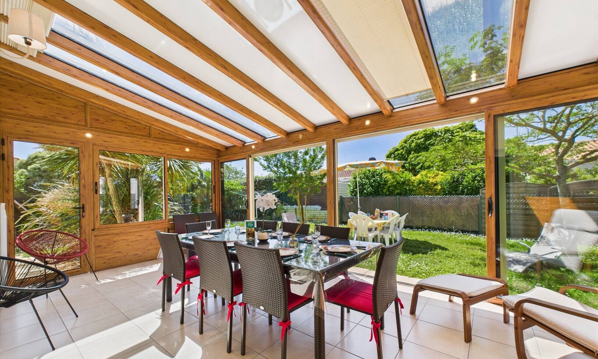 Longeville-sur-Mer Ski Chalet | House for 8 - 5min from the beach - garden & veranda