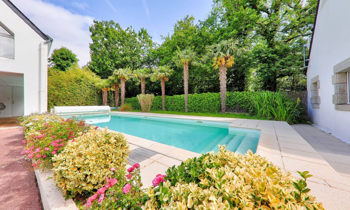 Arradon House | House for 8 with pool 500m from the beach