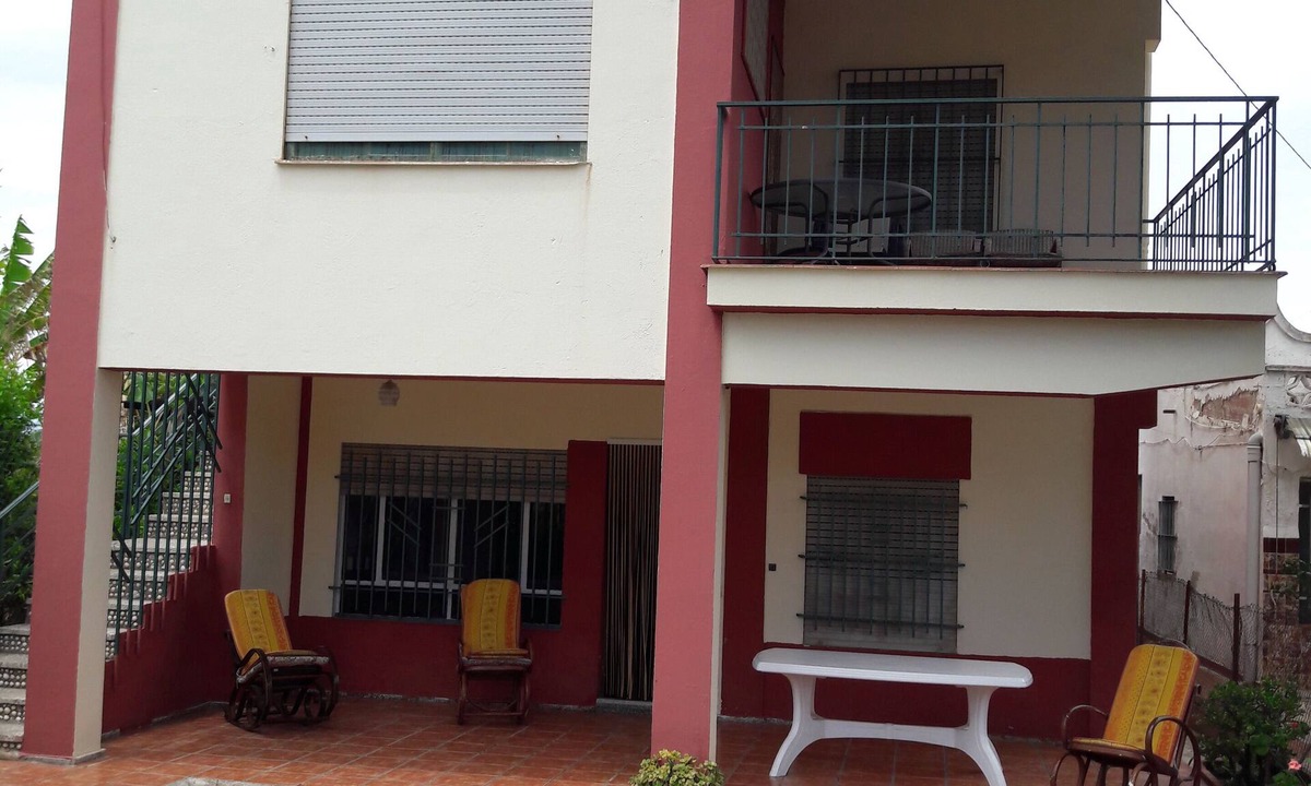 Burriana House | House for up to 14 people, 1 kilometer from the beach.