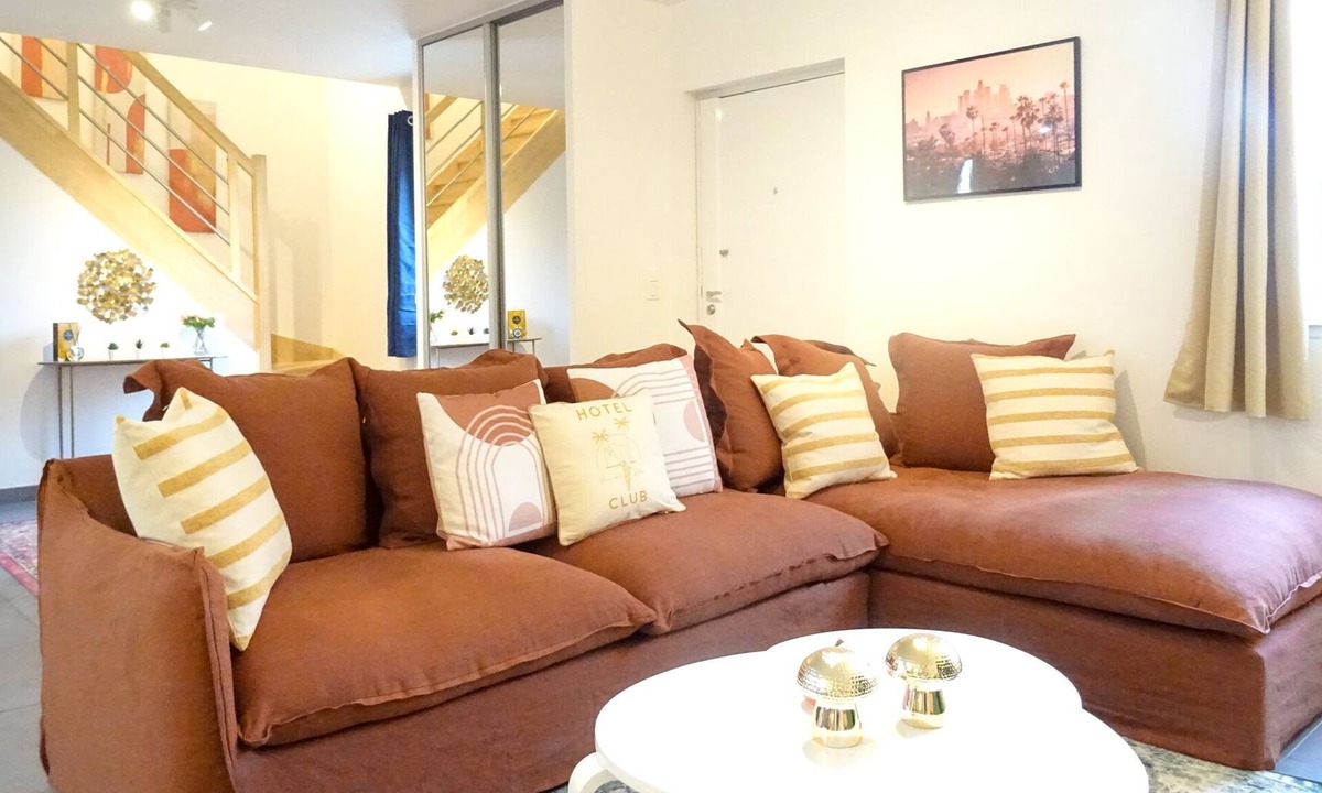 Dampmart House | House