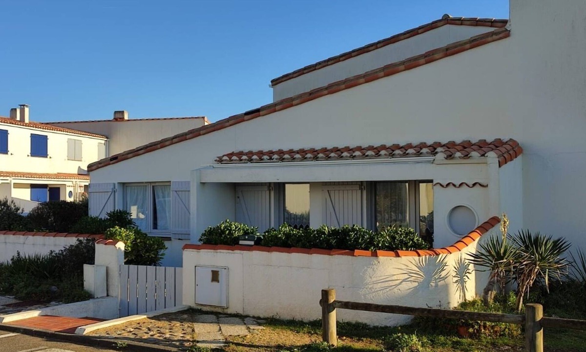 Saint-Gilles-Croix-de-Vie House | House with direct access to the beach, quiet with enclosed garden.