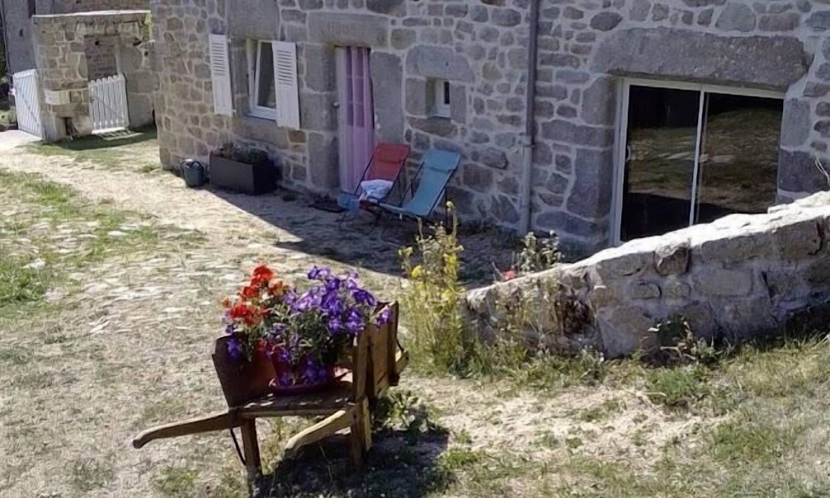 Saint-Leger-du-Malzieu House | House