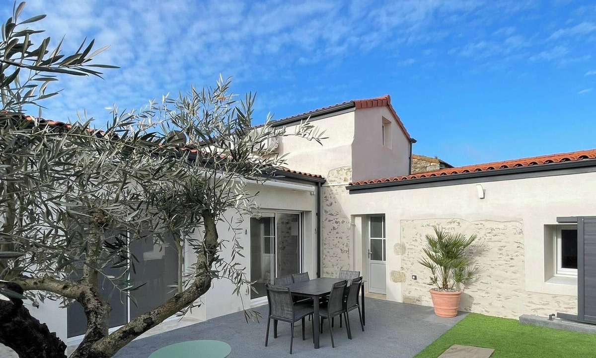 Saint-Vincent-Sterlanges Cottage | House with AC and parking - 6 guests