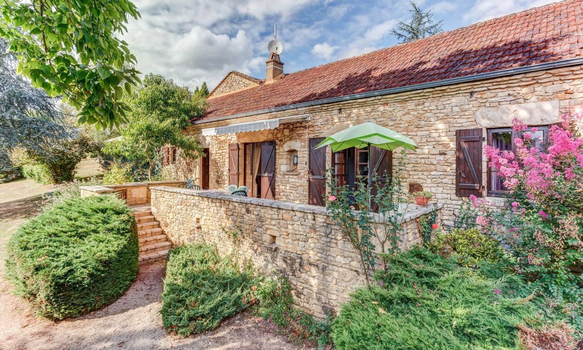 Prats-du-Perigord House | HOUSE FULL CAMPAIGN