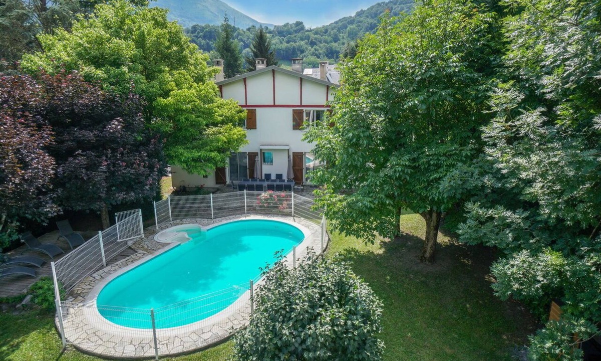 Saint-Lary-Soulan House | House/Gîte/Chalet 15 to 17 people 06 37 07 78 76