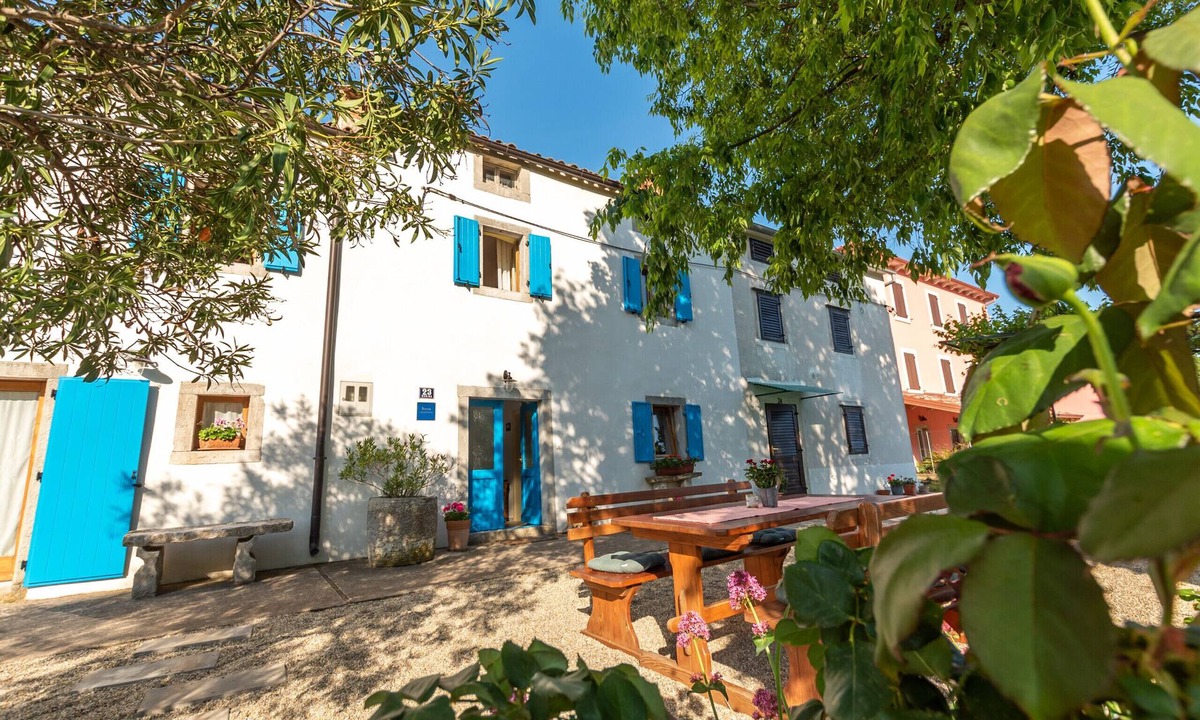 Sveta Marina House | House Gaia – For Up to 5 Guests, Just a Few Steps from the Beach by 22Estates