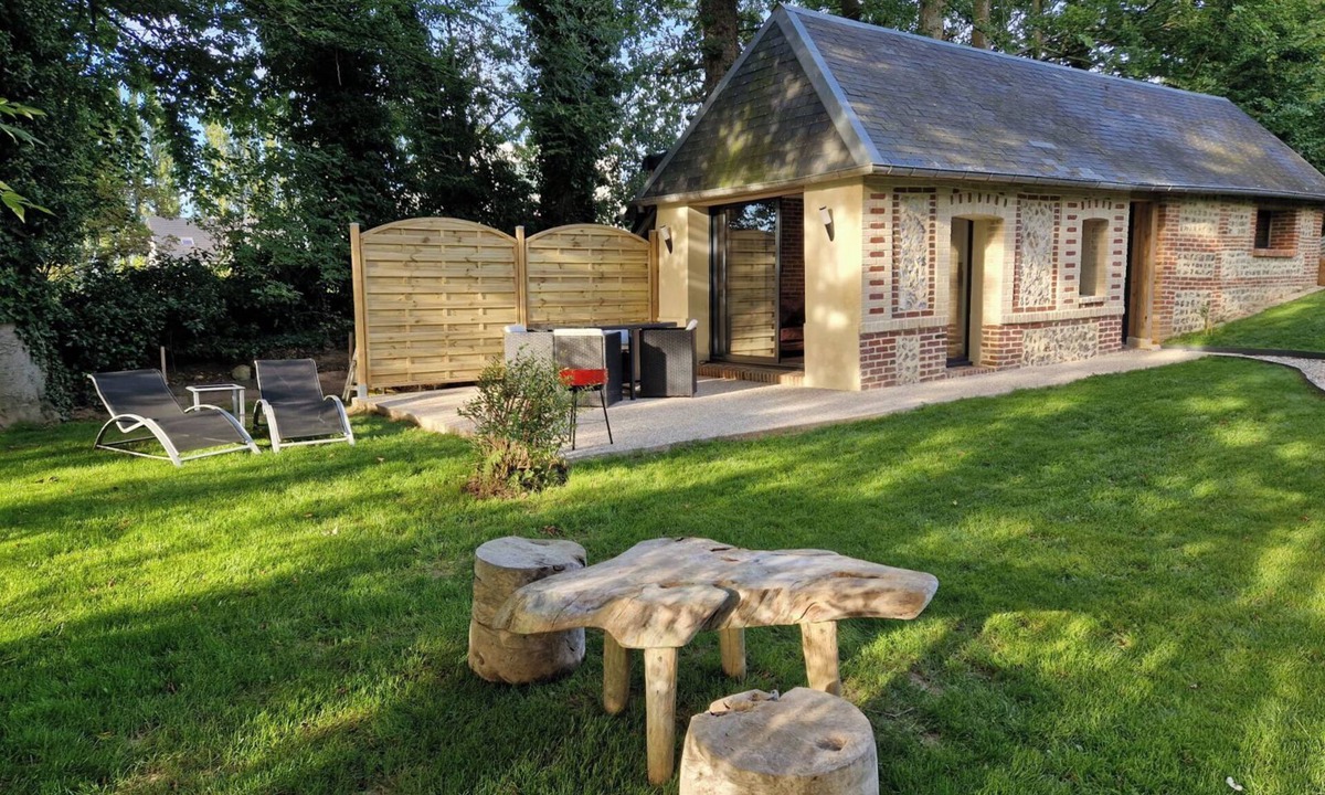 Saint-Eustache-la-Foret House | House in Normandy