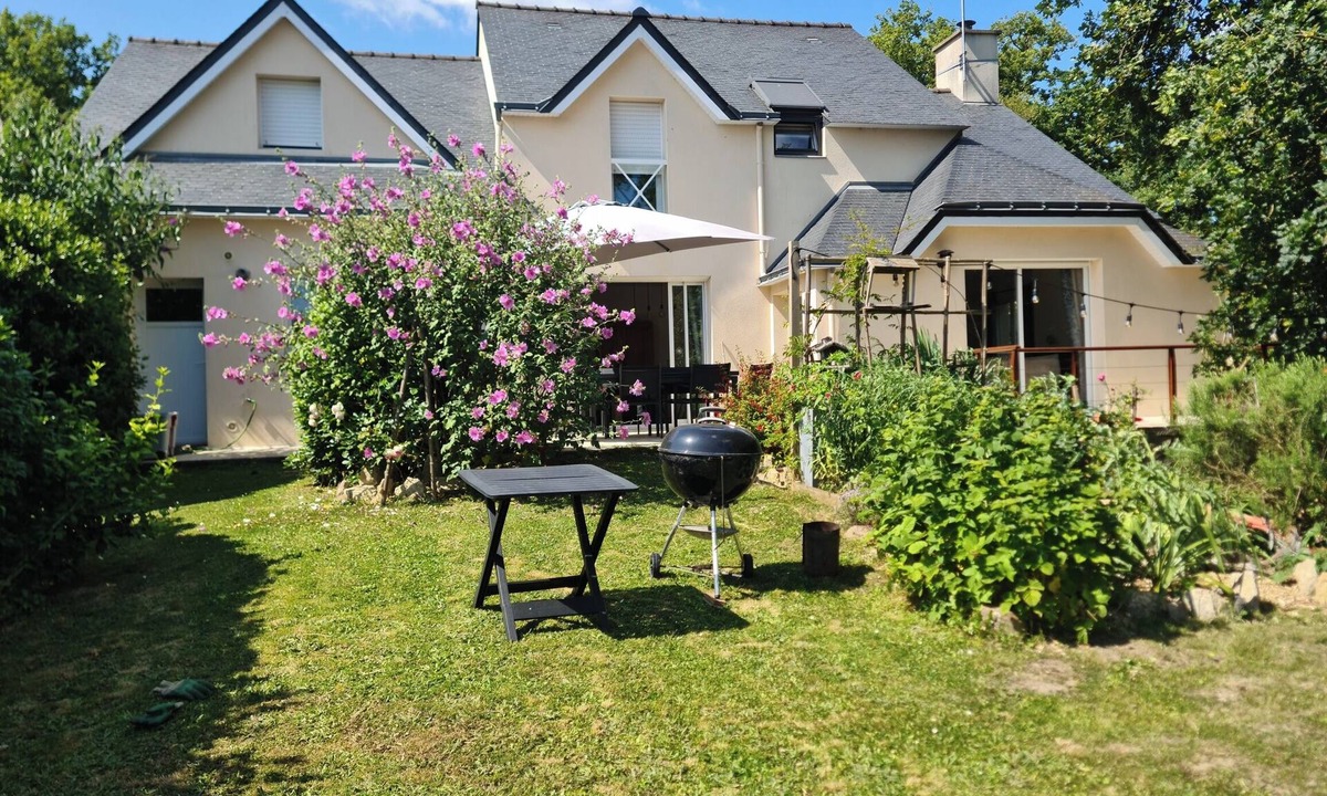 Saint-Nazaire Villa | House ideal for 1 or 2 families Wooded area, 100m from a pond, 7' from beaches