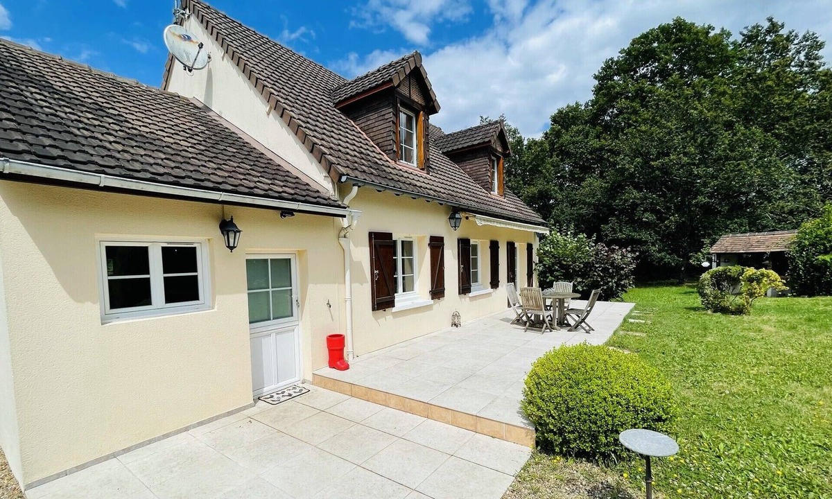 Lussault-sur-Loire House | House in a green setting with swimming pool