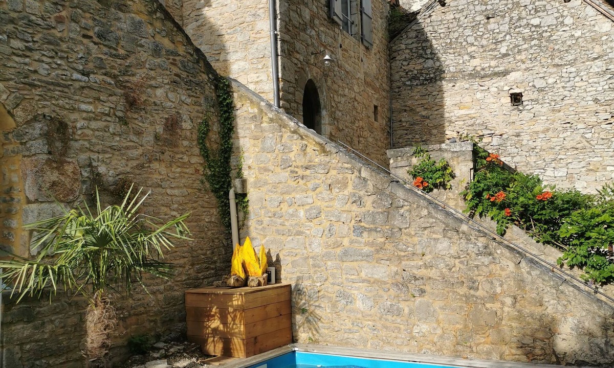 Montvalent House | House in a listed village