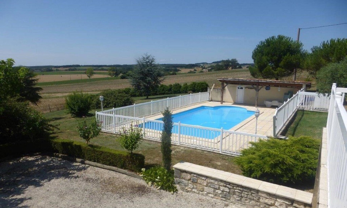 Montcabrier House | House in Monségur with Panoramic Views