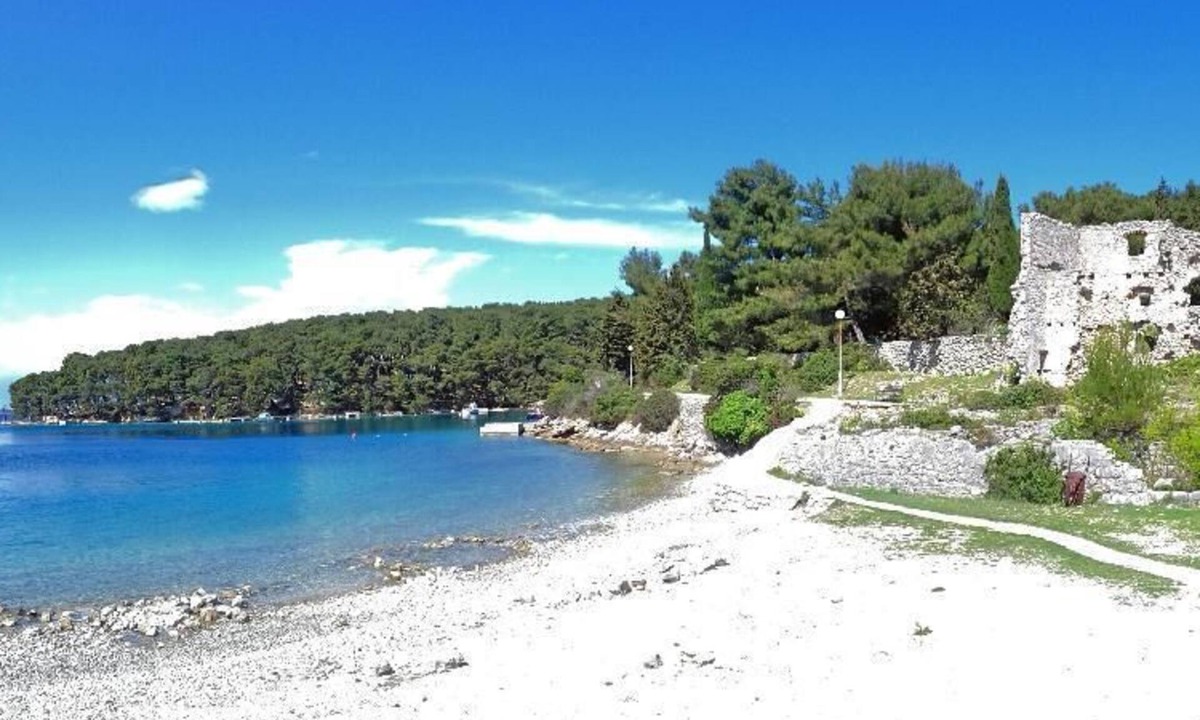 Mali Losinj House | House in Osor with Furnished Terrace