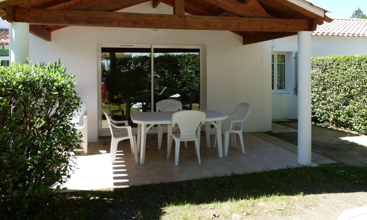 Saint-Jean-de-Monts House | House in private residence with swimming pool