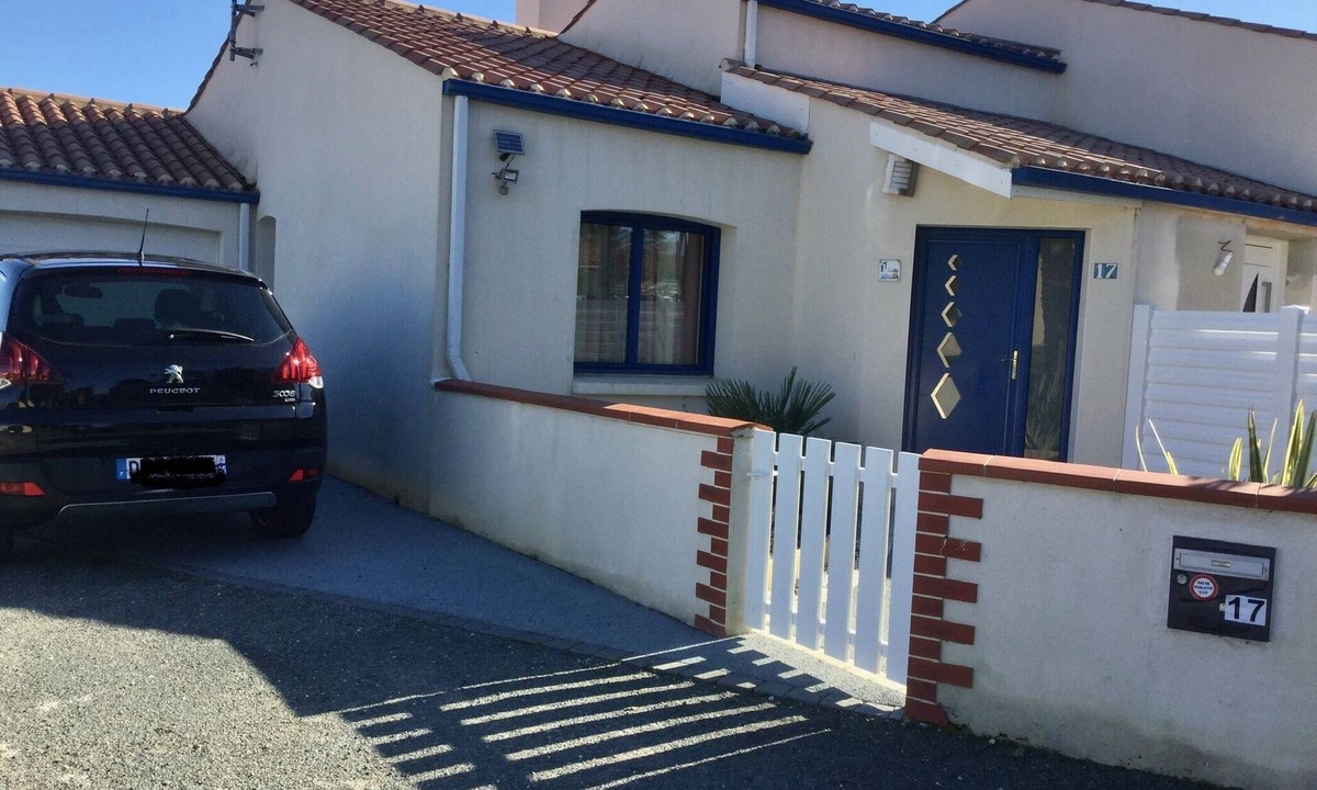 Bretignolles-sur-Mer House | House in quiet area, terrace and fenced garden near beaches
