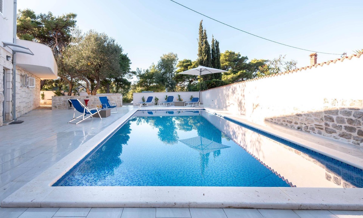 Splitska House | House in Splitska with Free Parking