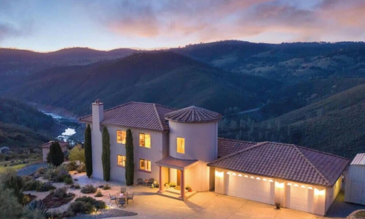 Greater Sacramento House | House In The Clouds!