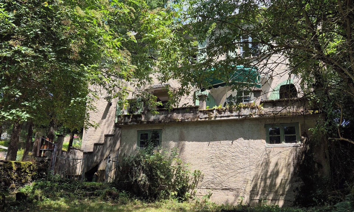 Saint-Leons House | House in the green