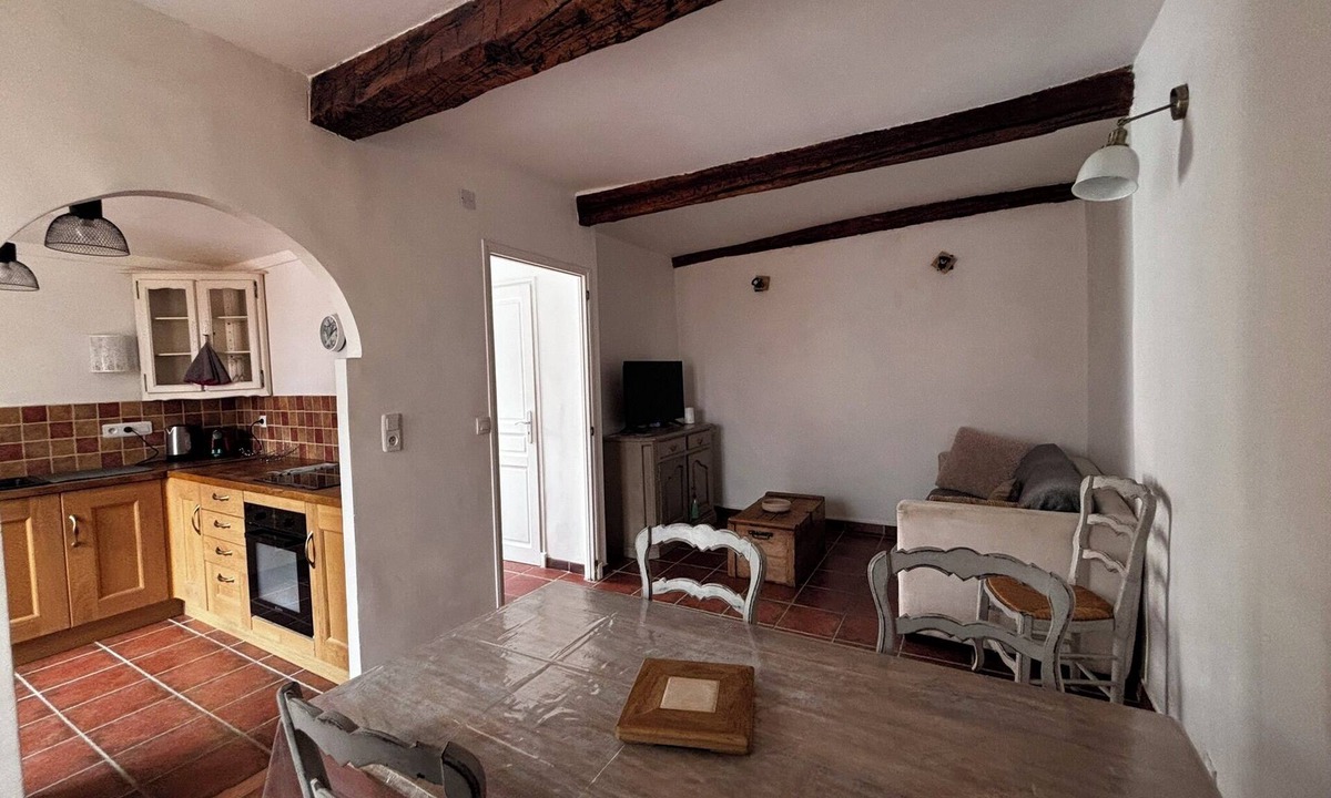 Guillaumes House | House in the heart of the village! Close to all shops and activities!