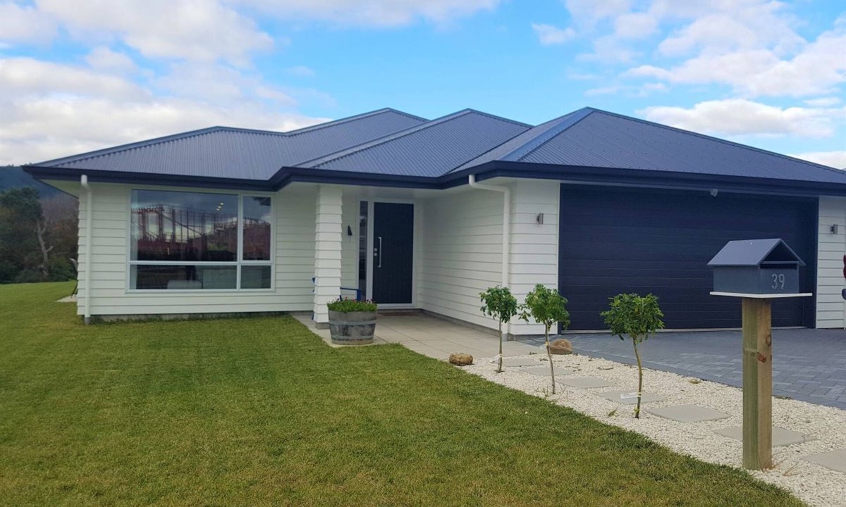 Waipahihi House | House in the Heights