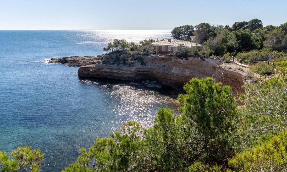 Costa Dorada Villa | House in unique location with panoramic sea views